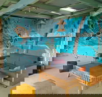 Ozzie Pozzie Backpackers - YHA - Accommodation QLD