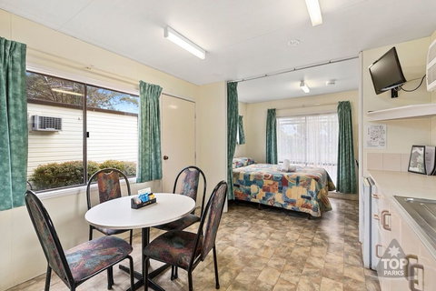 Levi Adelaide Holiday Park - Accommodation QLD 6