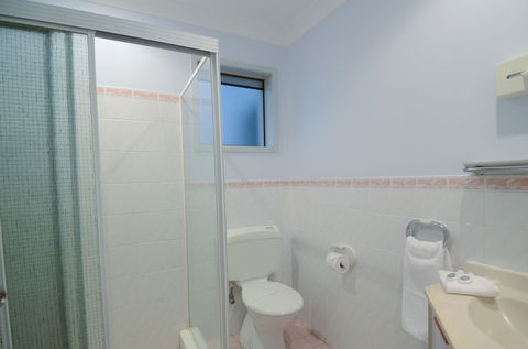 Moby Dick Waterfront Resort Motel - Accommodation QLD 6