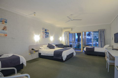 Moby Dick Waterfront Resort Motel - Accommodation QLD 5