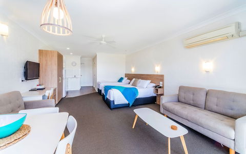 Moby Dick Waterfront Resort Motel - Accommodation QLD 2