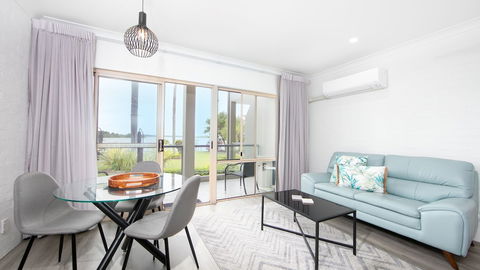 Moby Dick Waterfront Resort Motel - Accommodation QLD 4