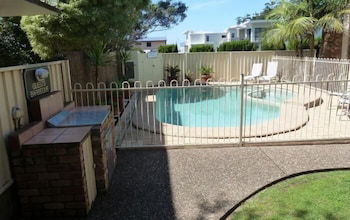 Mollymook Surfbeach Motel And Apartments - Accommodation QLD 2