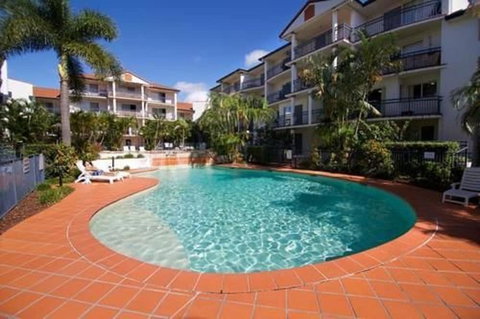 Blue Water Bay Luxury Villas - Accommodation QLD 5