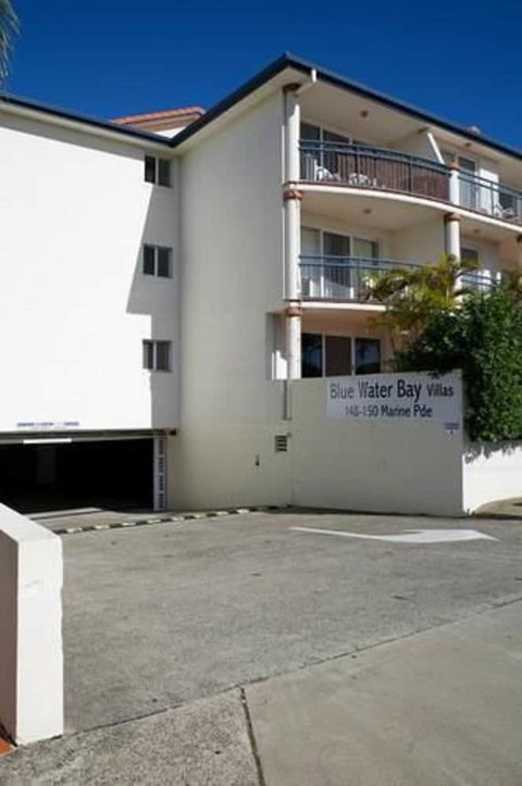 Blue Water Bay Luxury Villas - Accommodation QLD 4