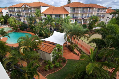 Blue Water Bay Luxury Villas - Accommodation QLD 3