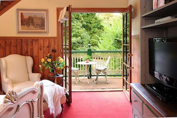 Mary Card's Coach House - Accommodation QLD 5