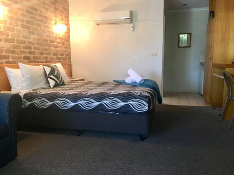 Paddle Wheel Motel - Accommodation QLD 4