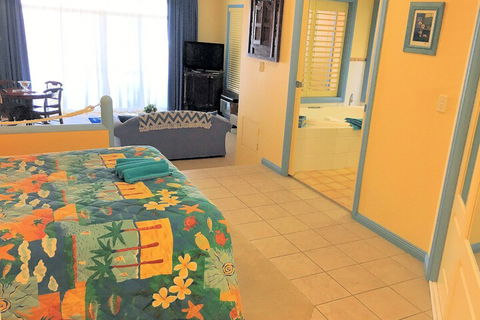 Al Mare Beachfront Retreat - Accommodation QLD 3