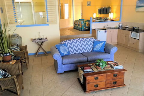 Al Mare Beachfront Retreat - Accommodation QLD 6