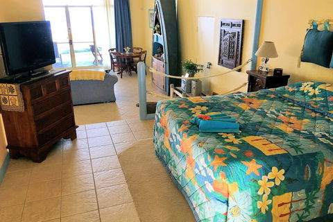 Al Mare Beachfront Retreat - Accommodation QLD 4