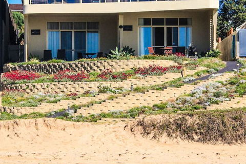 Al Mare Beachfront Retreat - Accommodation QLD 1