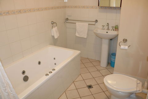 Settlers House York - Accommodation QLD 5
