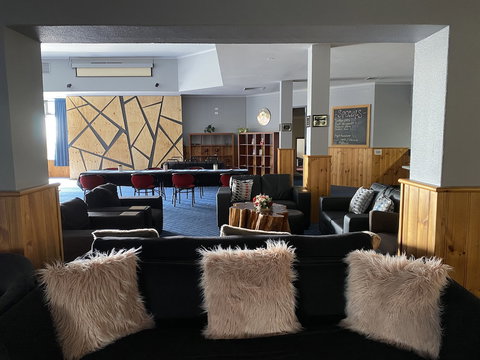 The Menai Hotel Motel - Accommodation QLD 2