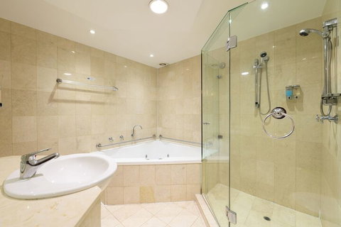 Airolodge International - Accommodation QLD 5