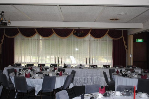 Golden Hills Motel - Accommodation QLD 4