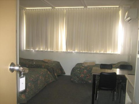 Golden Hills Motel - Accommodation QLD 5