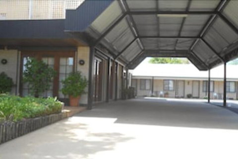 All Seasons Motor Lodge - Accommodation QLD 1
