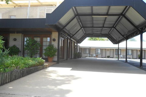 All Seasons Motor Lodge - Accommodation QLD 2