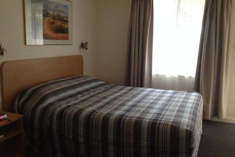 All Seasons Motor Lodge - Accommodation QLD 5