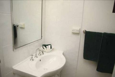 All Seasons Motor Lodge - Accommodation QLD 7