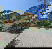 Reef Resort Motel - Accommodation QLD