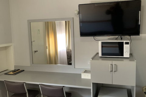 Orana Windmill Motel - Accommodation QLD 4