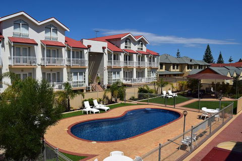 The Jetty Resort - Accommodation QLD 3