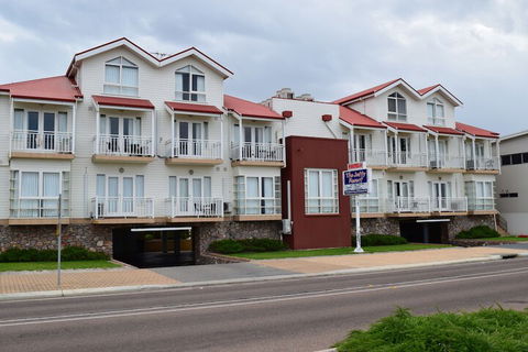 The Jetty Resort - Accommodation QLD 2