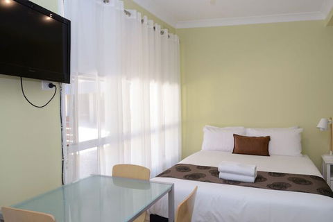 Motel On Alpine - Accommodation QLD 4