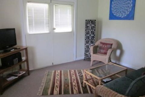 Lakes Waterfront Motel & Holiday Cottages - Accommodation QLD 7