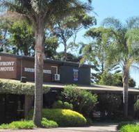 Lakes Waterfront Motel  Holiday Cottages - Accommodation QLD
