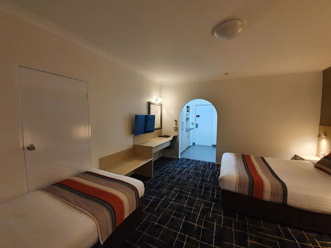 Hamiltonâ€™s Queanbeyan Motel - Accommodation QLD 6