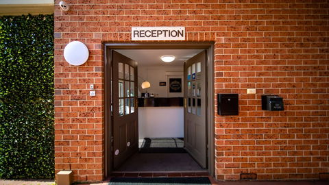 Hamiltonâ€™s Queanbeyan Motel - Accommodation QLD 3