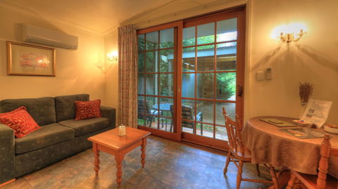 Chalets Lumineux - Accommodation QLD 6