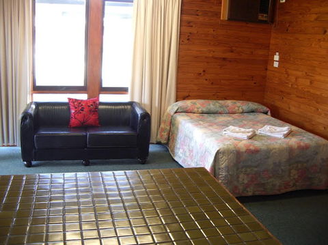 Aaroona Holiday Resort - Accommodation QLD 0