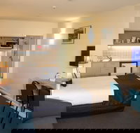 Shoreline Hotel - Accommodation QLD
