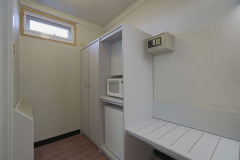 Olympia Motel - Accommodation QLD 3