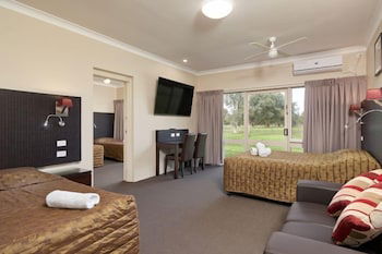 Australian Homestead - Accommodation QLD 6