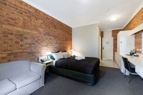 Sugarloaf Motel - Accommodation QLD 4