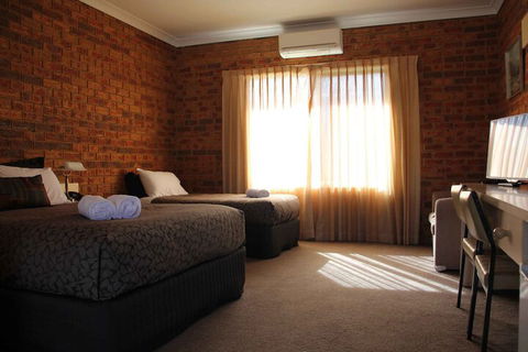 Sugarloaf Motel - Accommodation QLD 6