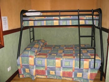 Ivanhoe Village Caravan Resort - Accommodation QLD 4