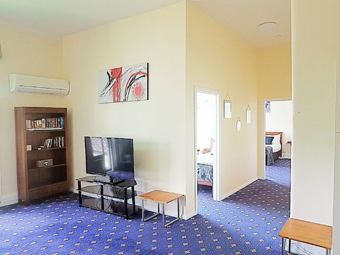 The Wharf Hotel Wynyard - Accommodation QLD 3