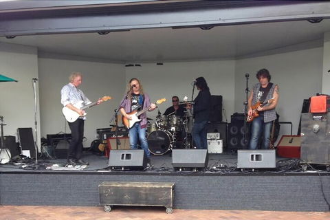 Australian Hotel - Accommodation QLD 5