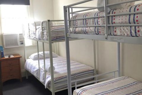 Australian Hotel - Accommodation QLD 1