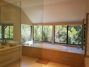 Jarrah Grove Forest Retreat - Adults Only - Accommodation QLD 1