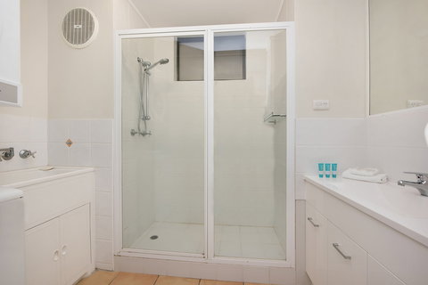 Joanne Apartments - Accommodation QLD 6