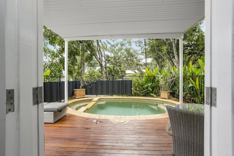 Port Douglas Cottage And Lodge - Accommodation QLD 6