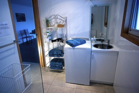 Penguin Beachfront Apartments - Accommodation QLD 3