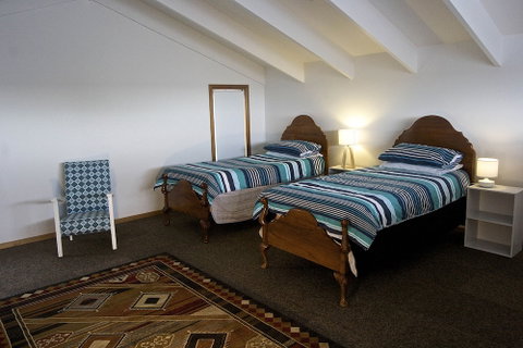 Penguin Beachfront Apartments - Accommodation QLD 1